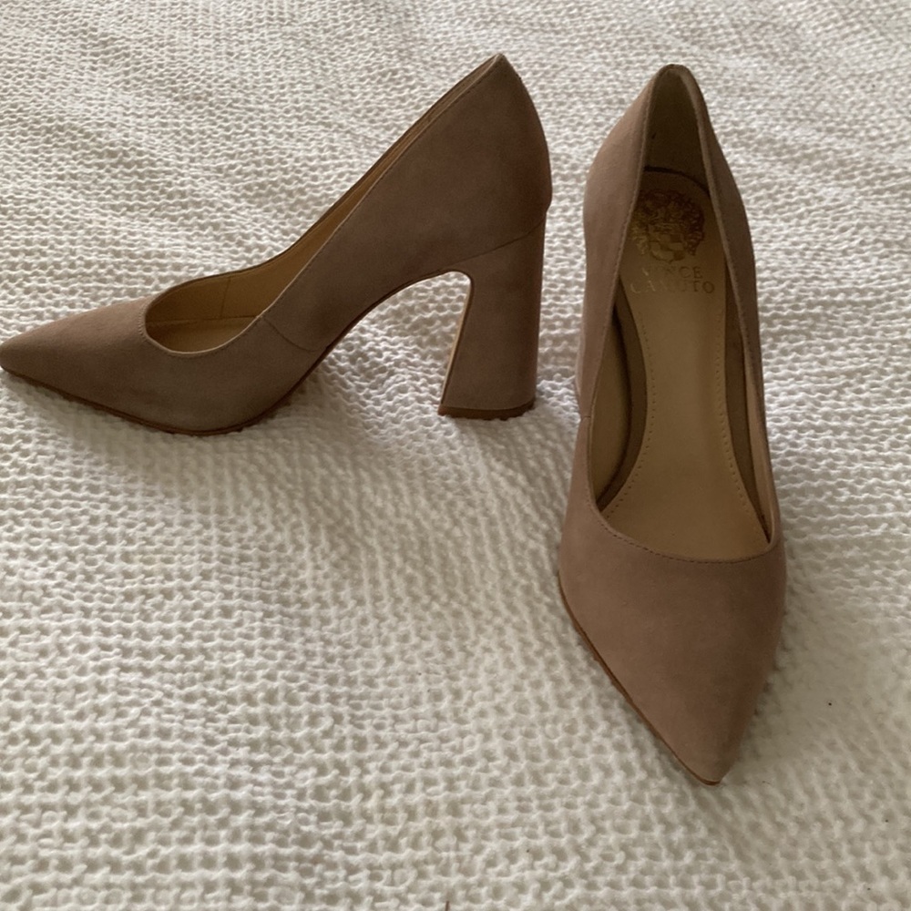 Vince Camuto Truffle Taupe Suede Pump. Women’s 7.